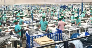 ট্রাম্পের শুল্ক চাপে বেকায়দায় ভারতের টেক্সটাইল ও তৈরি পোশাক শিল্প